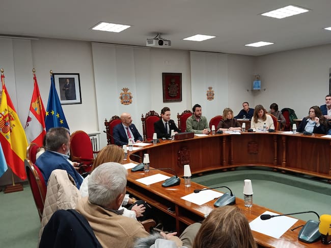 En apenas medio minuto se certificaba oficialmente la dimisión de Viñas Ortuño