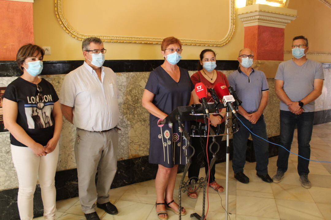 Juana Guardiola en su comparecencia junto a varios concejales del Gobierno Local