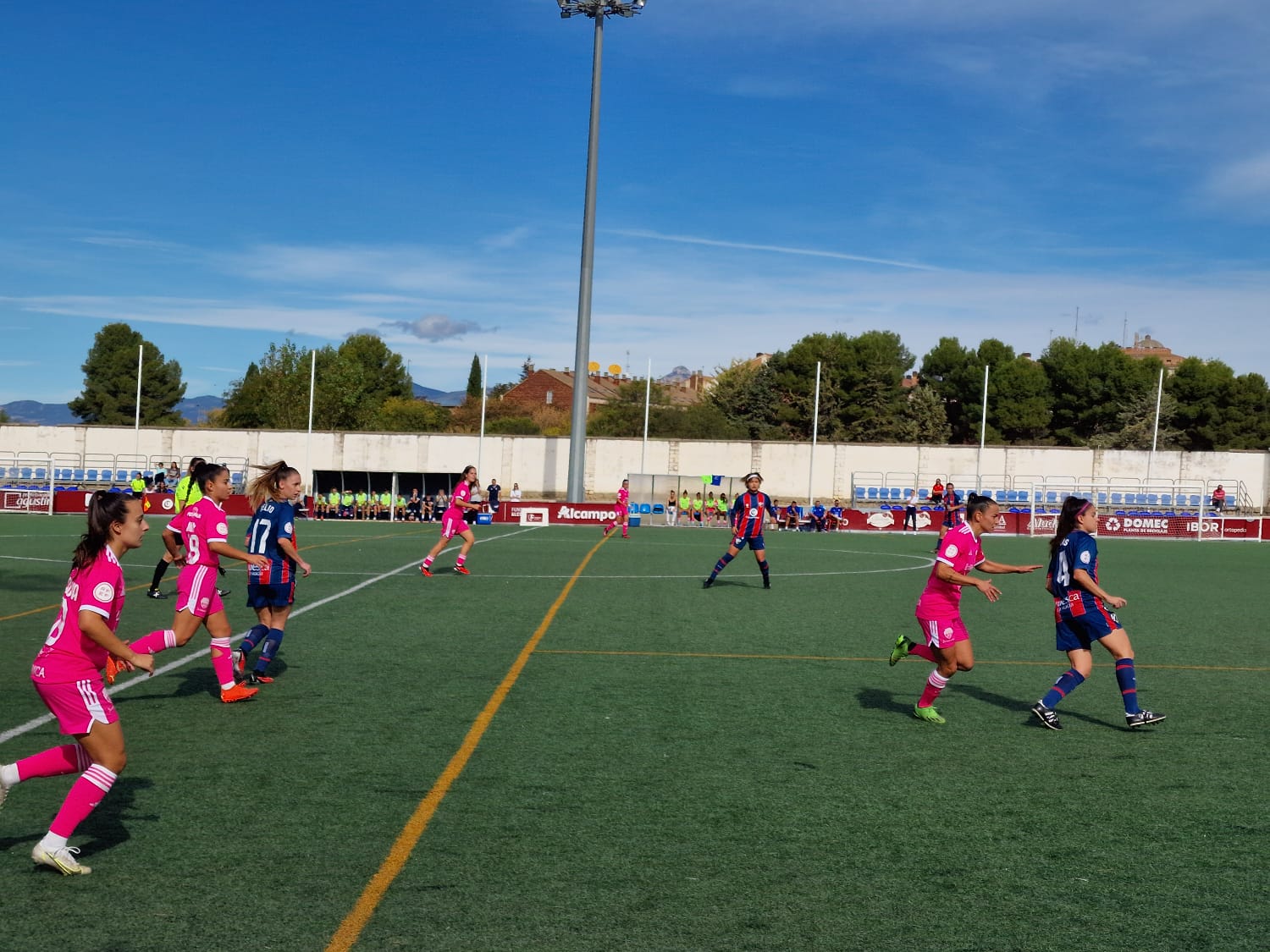 El equipo Femenino de la SD Huesca durante un partido esta temporada