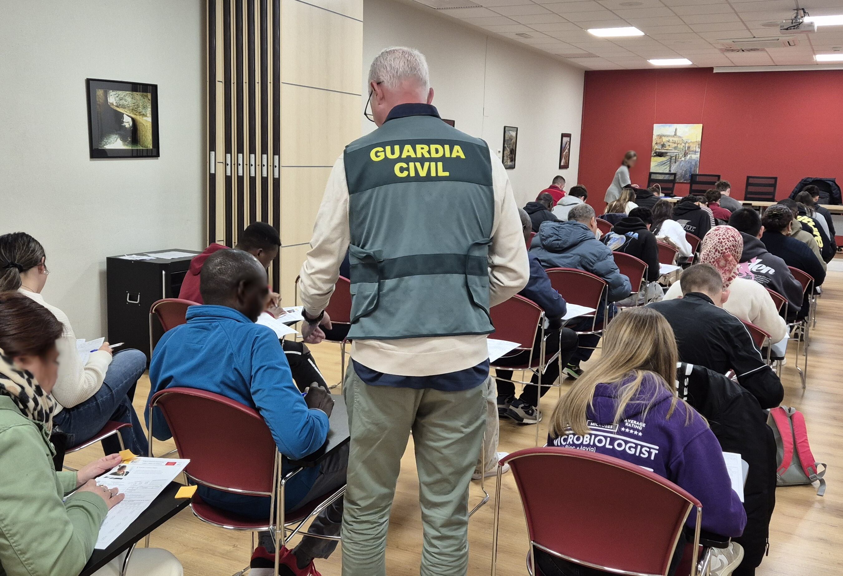 Dos personas son investigadas por falsedad documental tras detectar una suplantación de identidad durante las pruebas de la DGT en Fraga