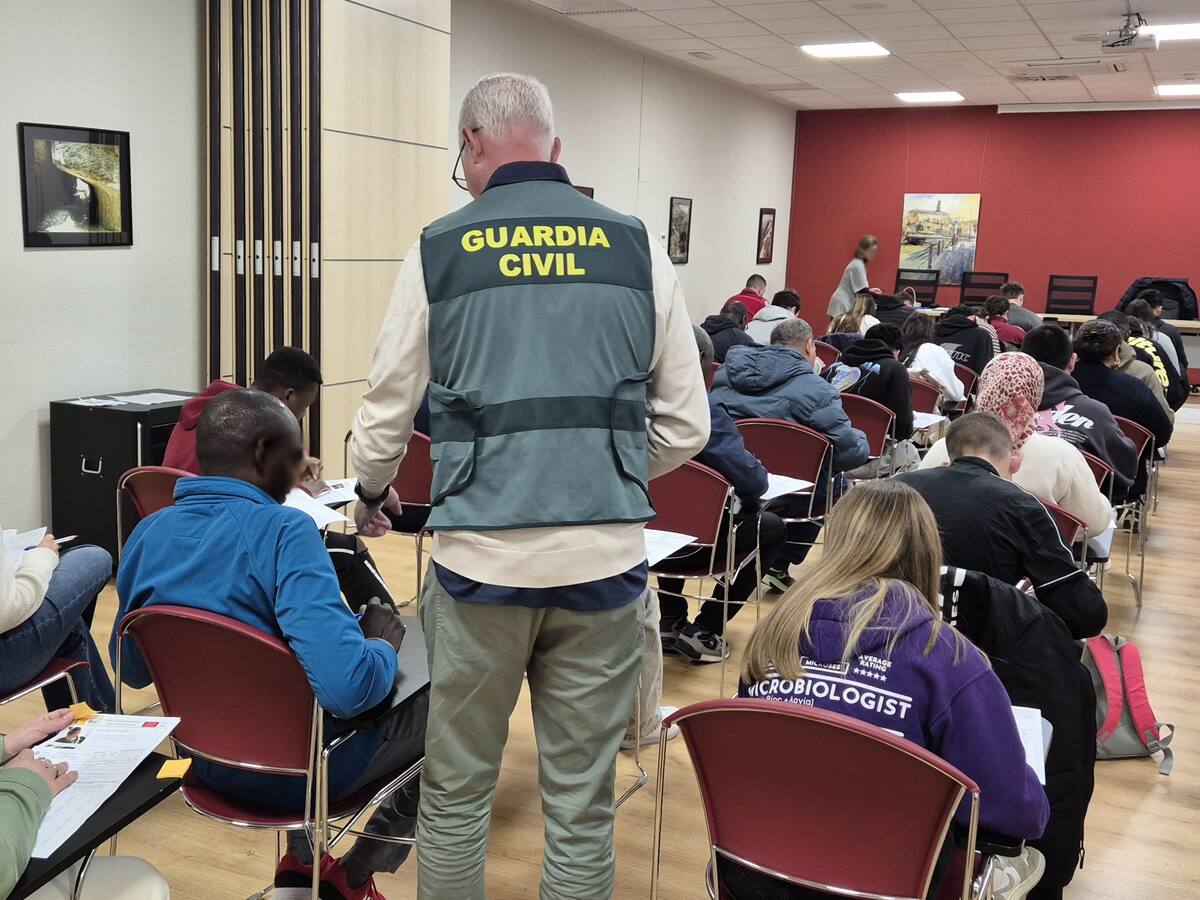 La Guardia Civil investiga un fraude en exámenes teóricos para obtener el permiso de conducir en Fraga