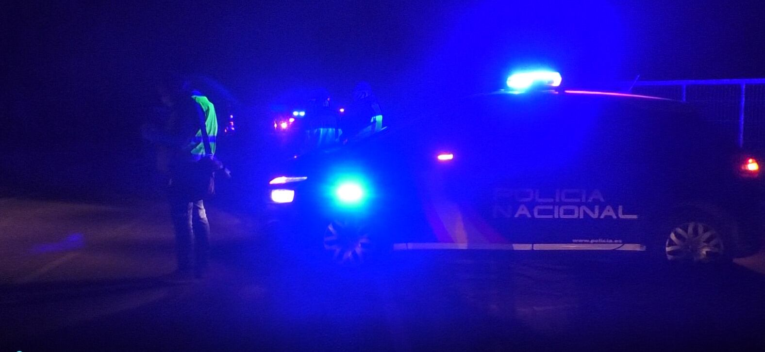 Efectivos policiales en el triple crimen de Algoda