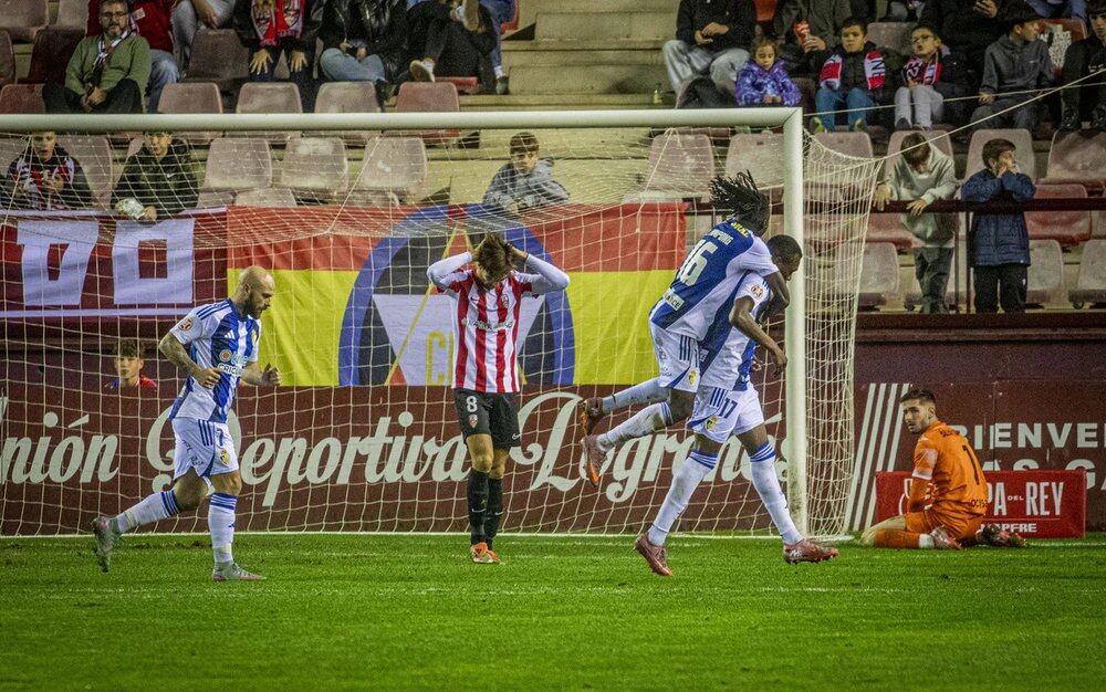 Keita y Frimpong celebra el segundo gol berciano.