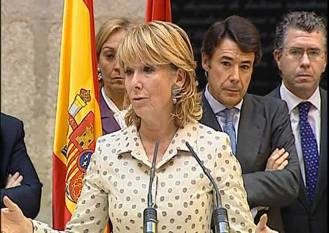 La presidenta de la Comunidad de Madrid, Esperanza Aguirre, ha relatado a su llegada a la capital cómo vivió los ataques terroristas durante su estancia en Bombay