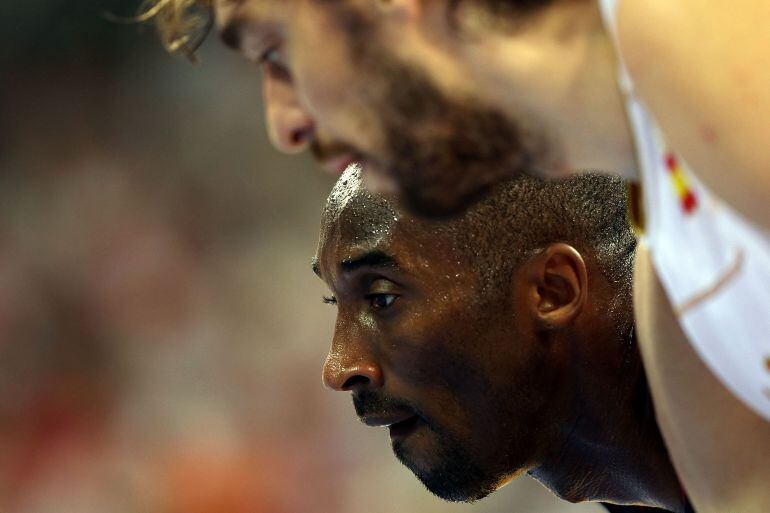 Pau, junto a Kobe Bryant