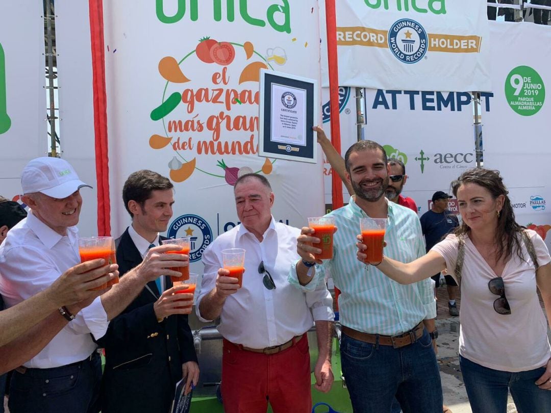 Récord Guinnes con 9.800 litros de gazpacho.