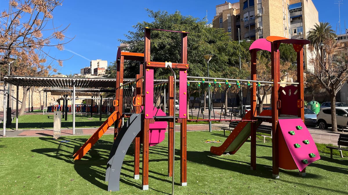 El Ayuntamiento de Crevillent finaliza las obras de renovación integral del parque del Huerto de los Datileros