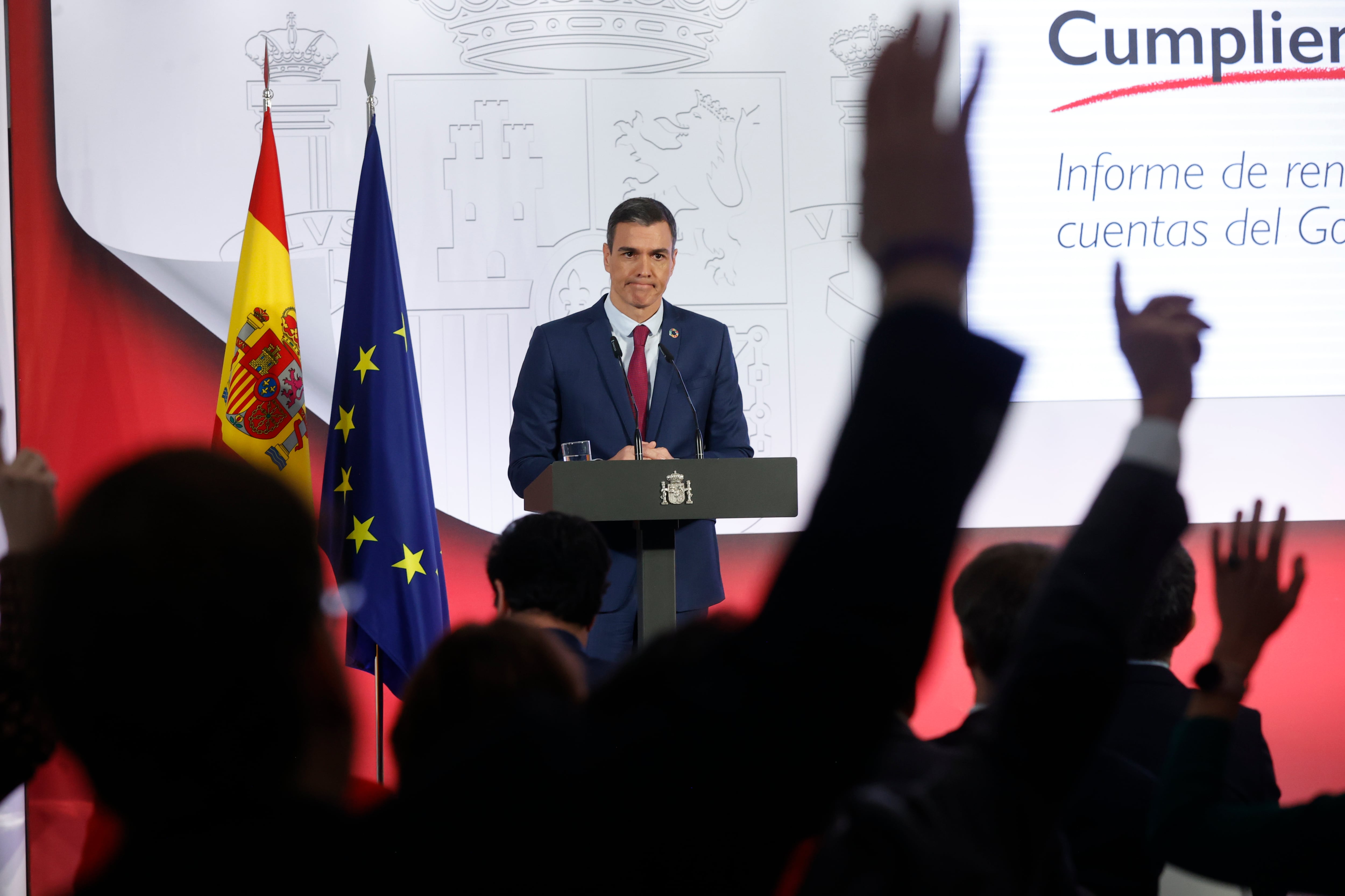 El presidente del Gobierno, Pedro Sánchez comparece antes los medios tras el Consejo de Ministros celebrado en el Palacio de La Moncloa en Madrid este martes (EFE/ Juan Carlos Hidalgo).