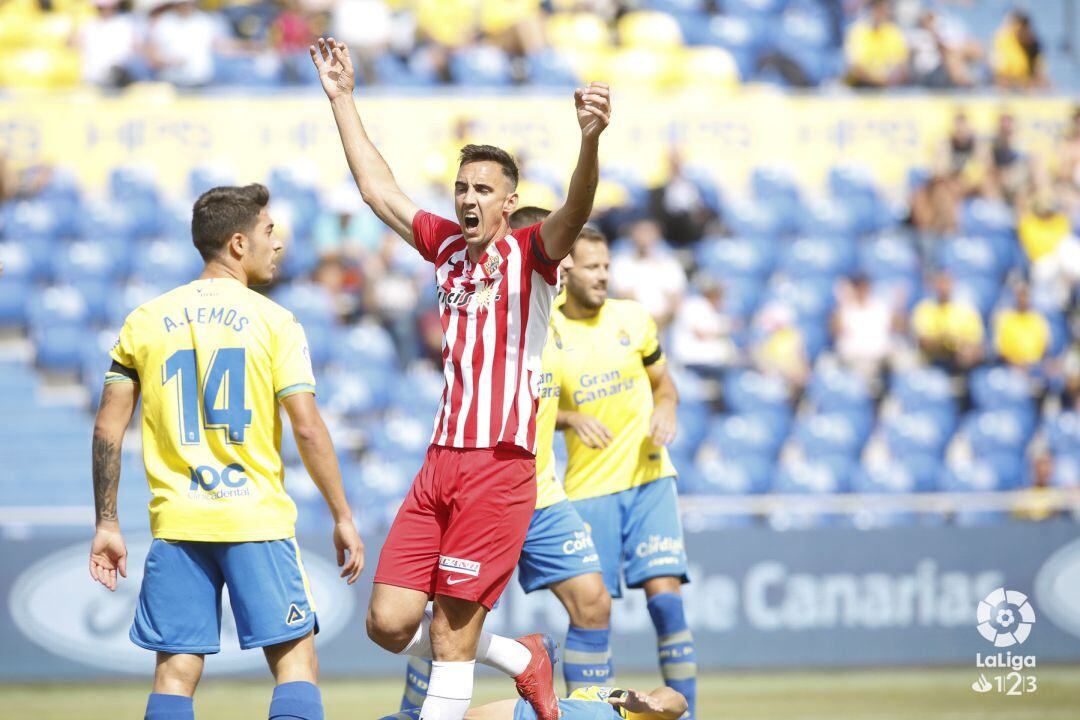 Caballero celebra el gol que le fue anulado. 