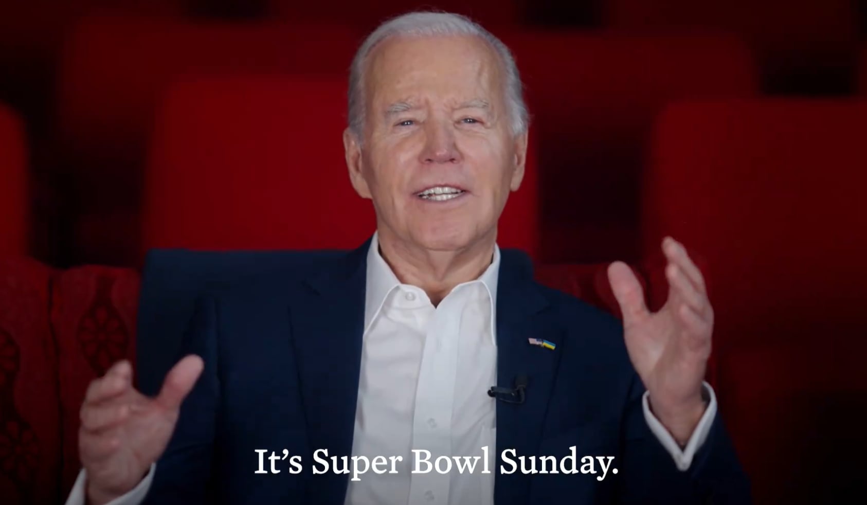 Biden se cuela en la Super Bowl para criticar que las empresas cada vez ponen menos patatas fritas en las bolsas