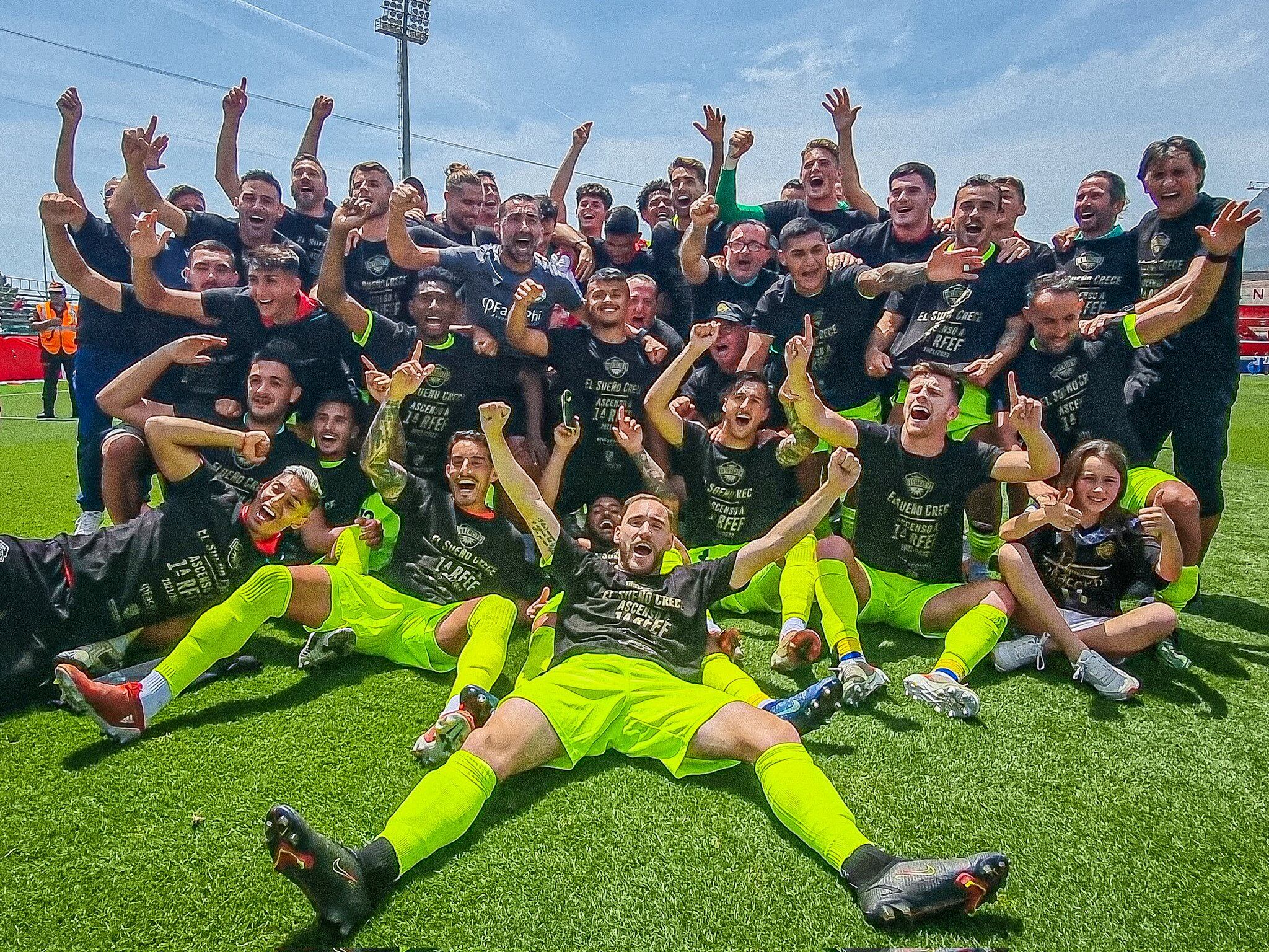 Imagen de la celebración del ascenso del CF Intercity en el Olímpico Camilo Cano