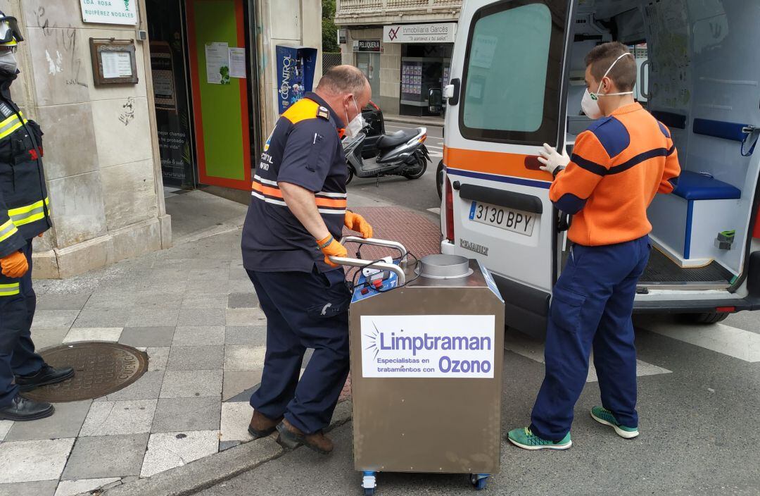 Bomberos y Protección Civil han actuado en las farmacias de la capital
