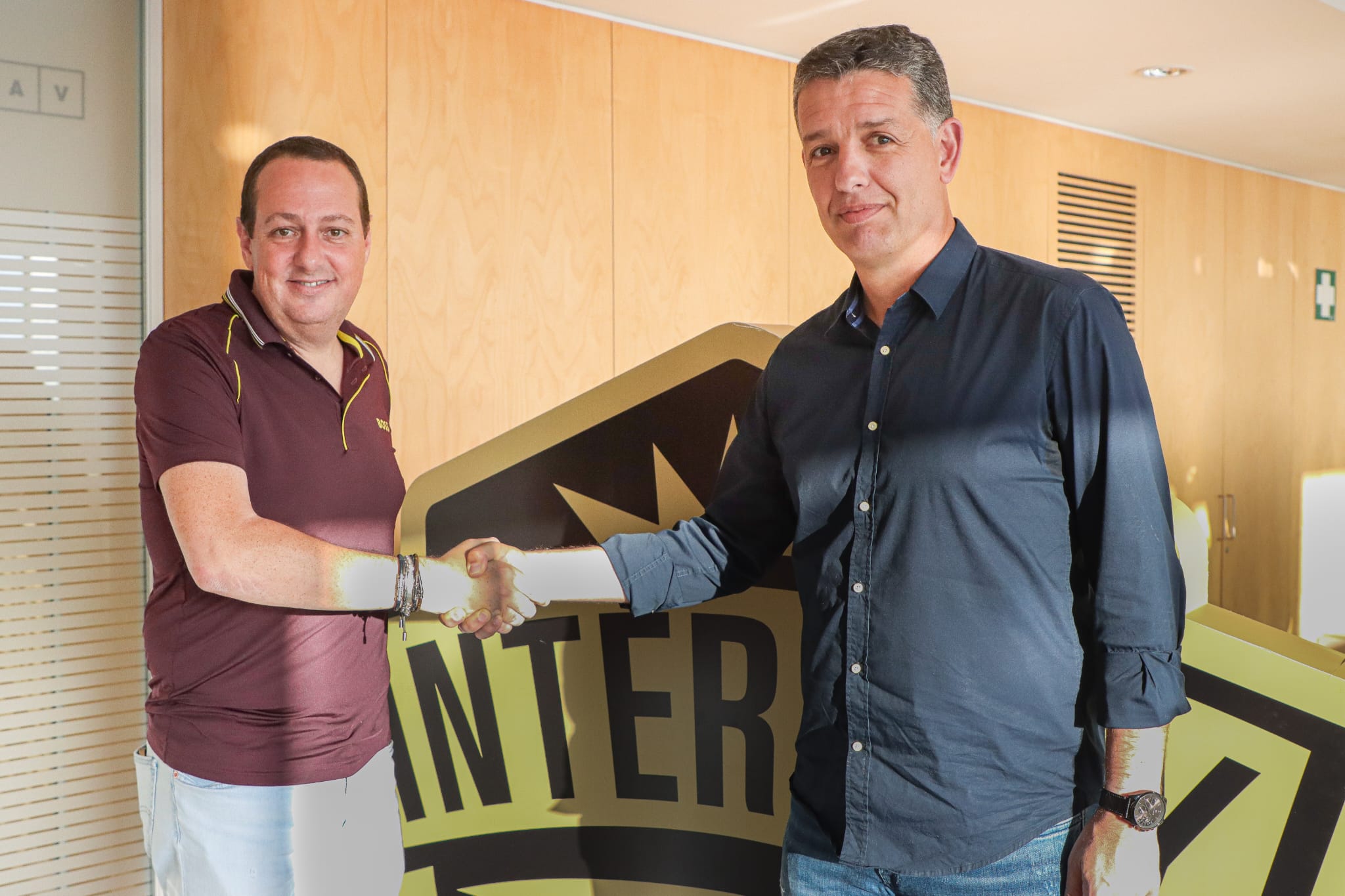 El presidente del Intercity, Salvador Martí, junto a Alejandro Sandroni, nuevo entrenador