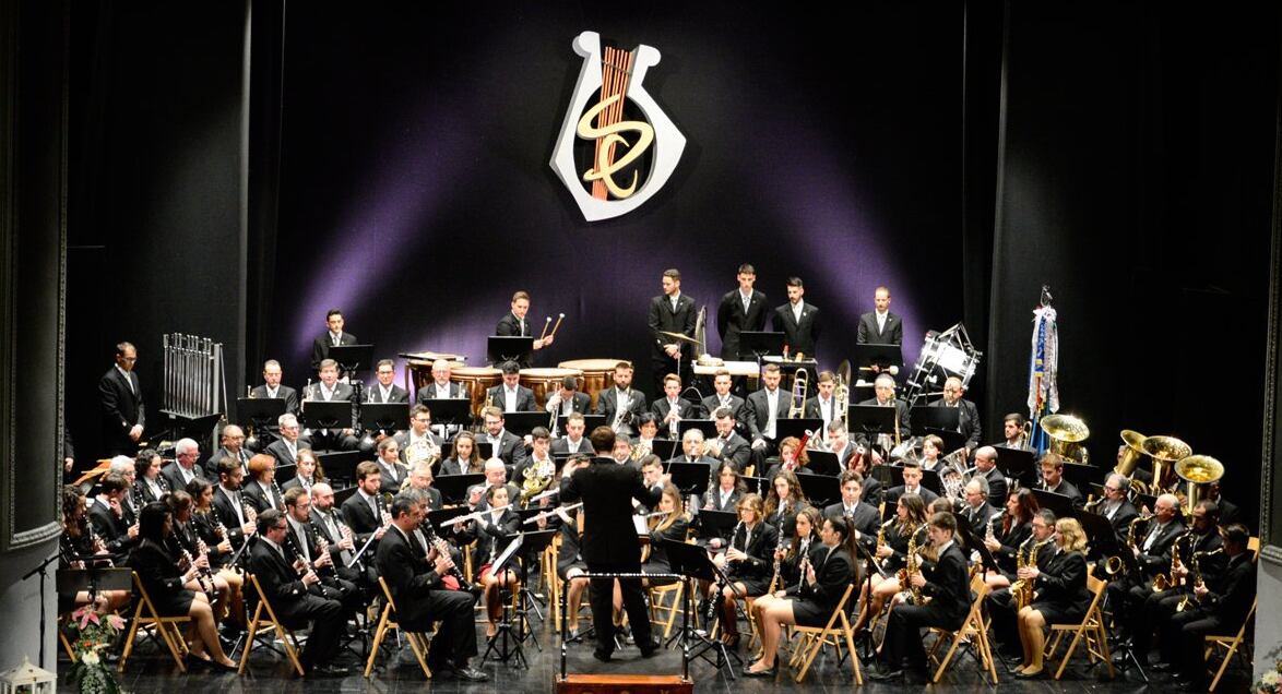 Componentes de la Banda Santa Cecilia de Elda durante un concierto en el Teatro Castelar