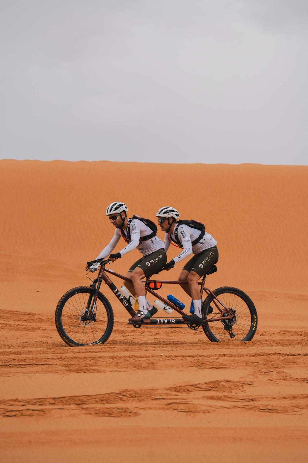 Javier Vaquero y Óscar Perales en la Titan Desert 2025