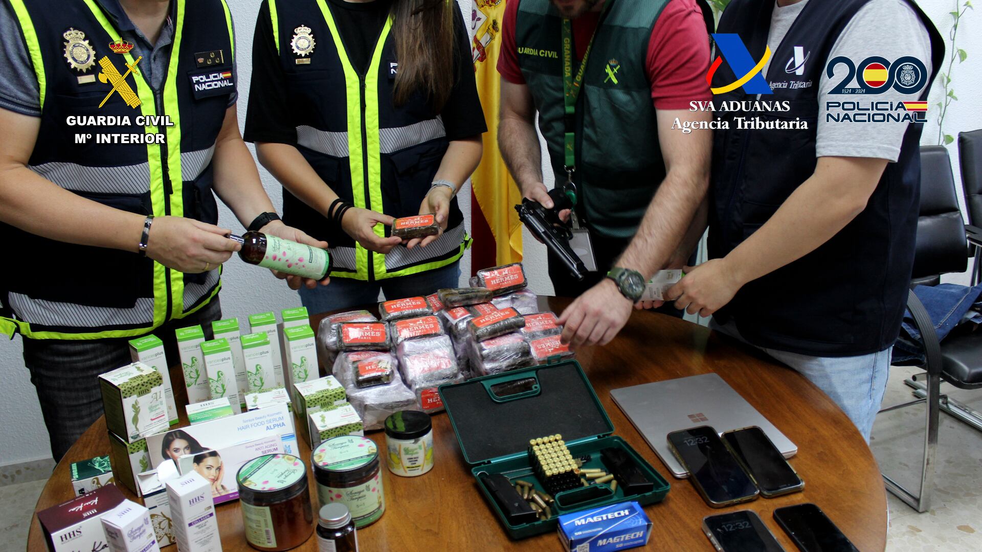 MADRID, 06/08/2024.- Agentes de la Guardia Civil, en una operación conjunta con la Policía Nacional y Agencia Tributaria, han desmantelado una organización criminal internacional dedicada a la venta ilegal de pastillas adelgazantes que contenían un derivado anfetamínico. EFE / Guardia Civil Policía Nacional y Agencia Tributaria SOLO USO EDITORIAL/SOLO DISPONIBLE PARA ILUSTRAR LA NOTICIA QUE ACOMPAÑA (CRÉDITO OBLIGATORIO)
