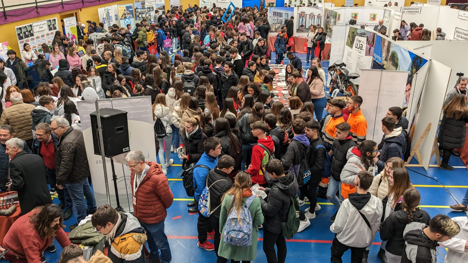 Multitudinaria respuesta al VII Salón del Estudiante de Marmolejo.