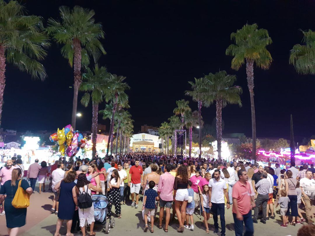 Público en el recinto ferial.