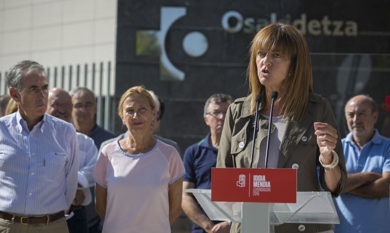 La candidata del PSE, Idoia Mendia, en el acto de campaña celebrado por la formación este sábado en Vitoria.