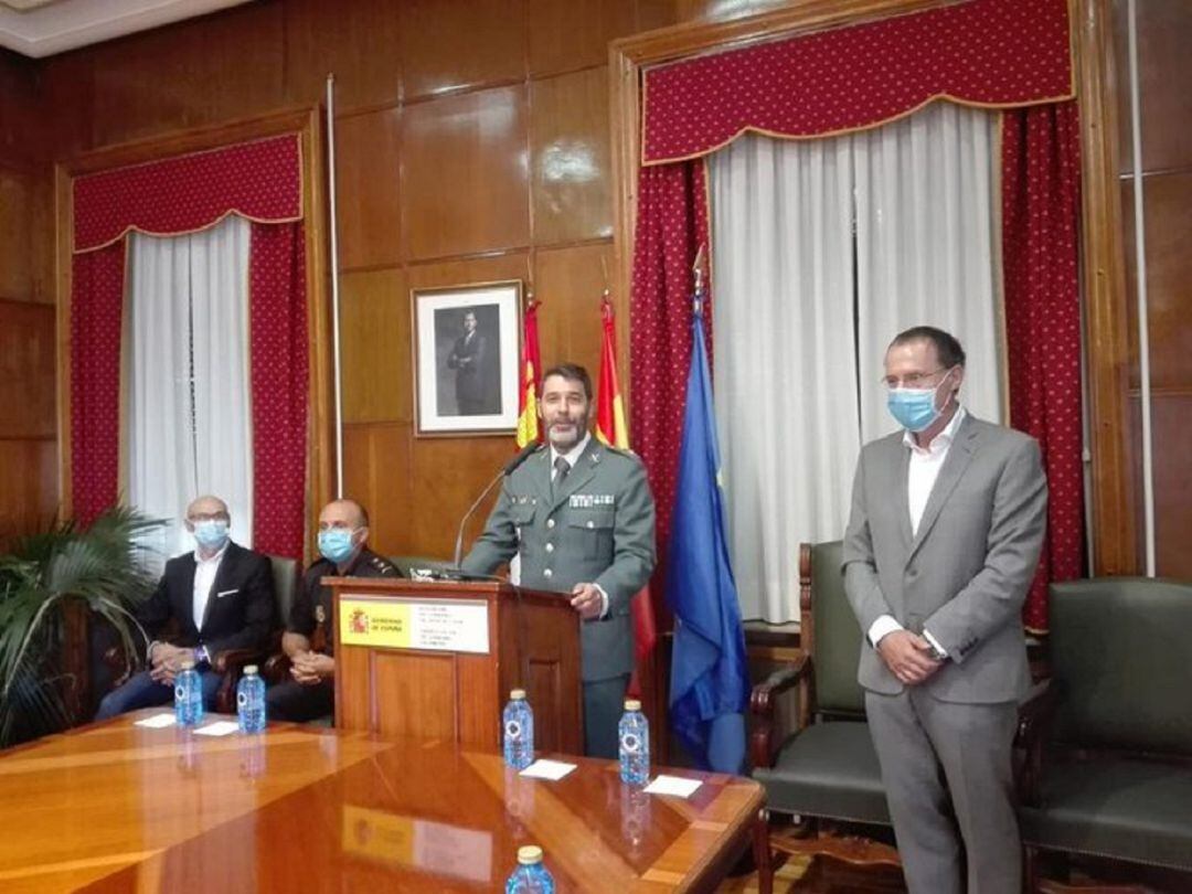 El nuevo teniente coronel de la Guardia Civil de Zamora durante su presentación oficial en la Subdelegación de Gobierno