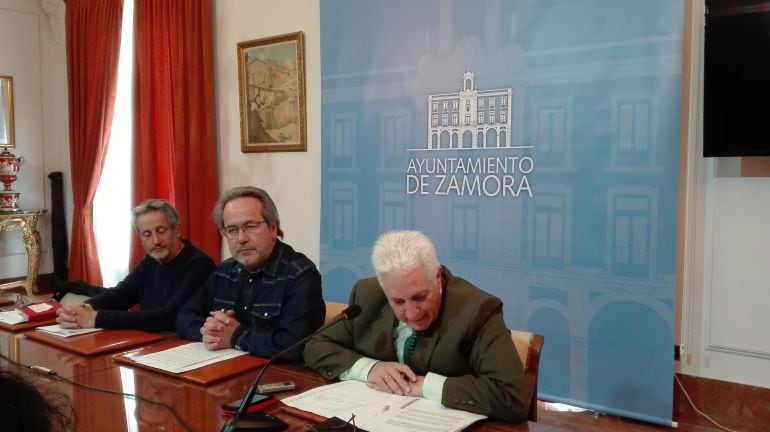 Romualdo Fernández, Francisco Guarido y José Carlos Calzada en la rueda de prensa posterior a la Junta Local de Gobierno