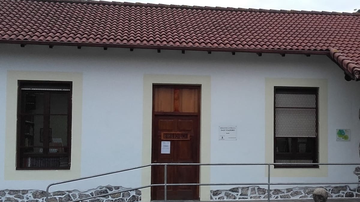 Los Vecinos de Penilla de Toranzo recogen firmas para evitar el cierre de la biblioteca