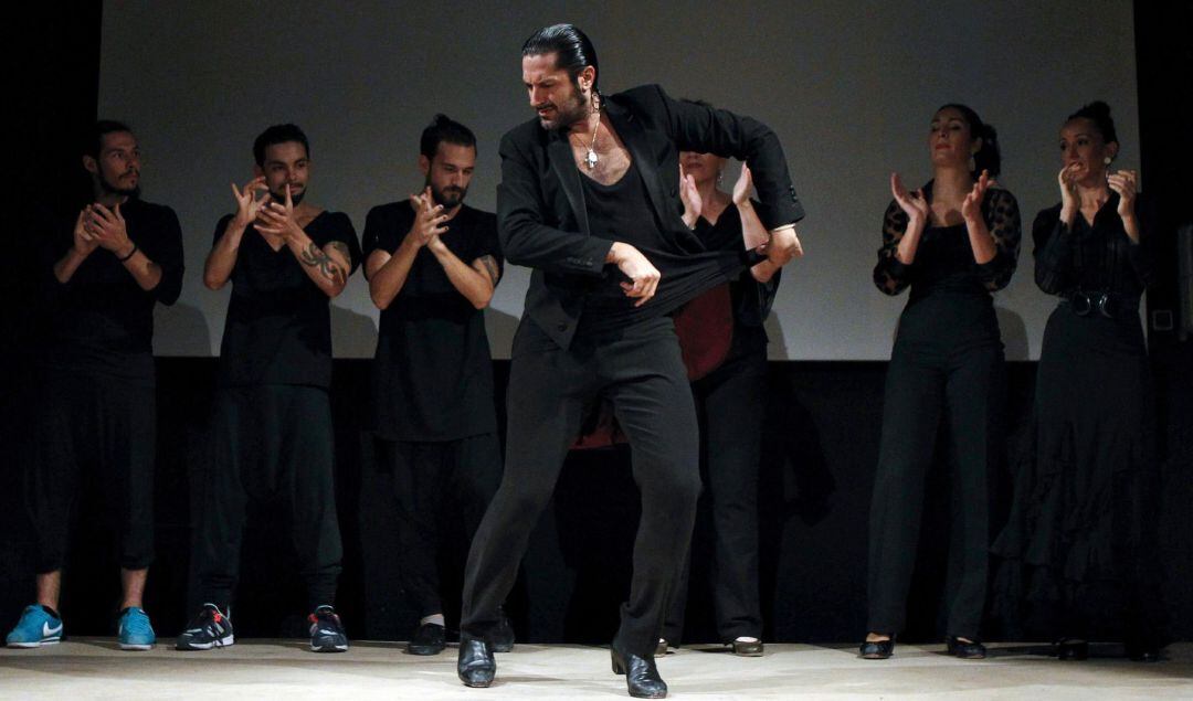 Fotografía de archivo del bailaor Rafael Amargo actuando en San Sebastian.