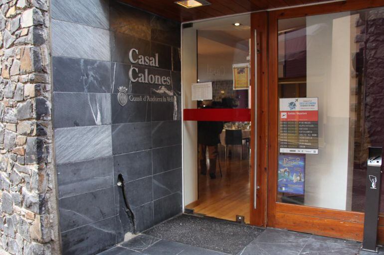 L'entrada de l'hostal Calones.
