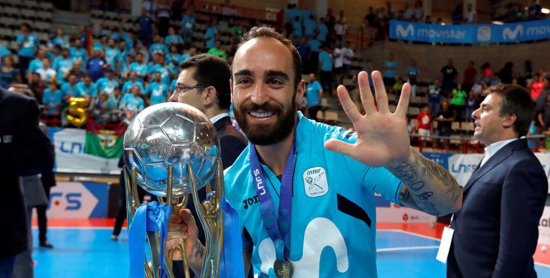 Ricardinho festeja su quinto título de Liga Nacional de Fútbol Sala con Movistar Inter