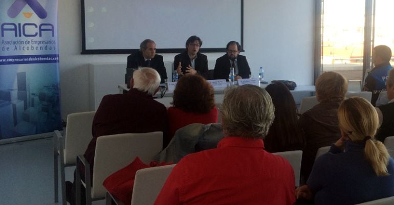 Encuentro del gobierno municipal de Alcobendas con los comerciantes promovida por AICA