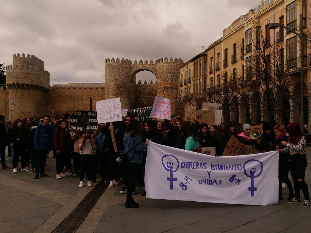 La manifestación estudiantil partió desde el Mercado Grande