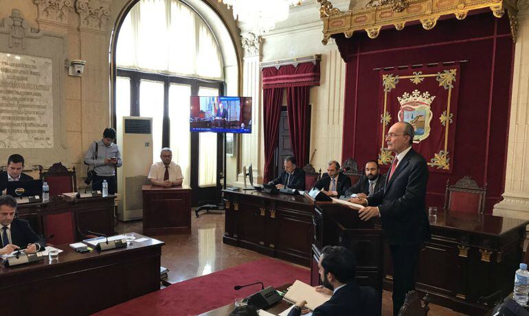 El alcalde de Málaga, Francisco de la Torre, interviene en el Debate del Estado de la Ciudad que se celebra en el ayuntamiento de Málaga