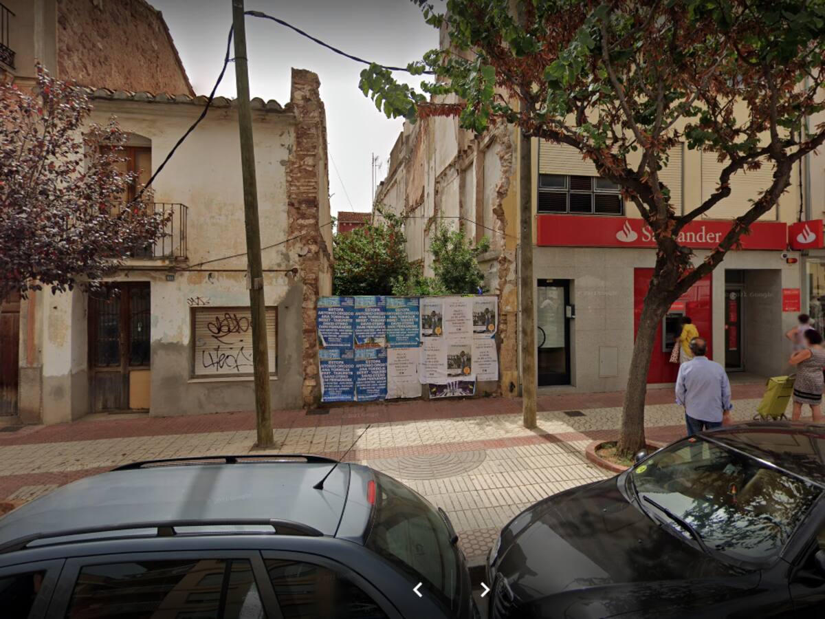 Detenidos 'in fraganti' tres individuos que supuestamente intentaban robar mediante butrón en una sucursal bancaria de Benicàssim