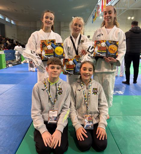 Deportistas del Club Judo Huesca