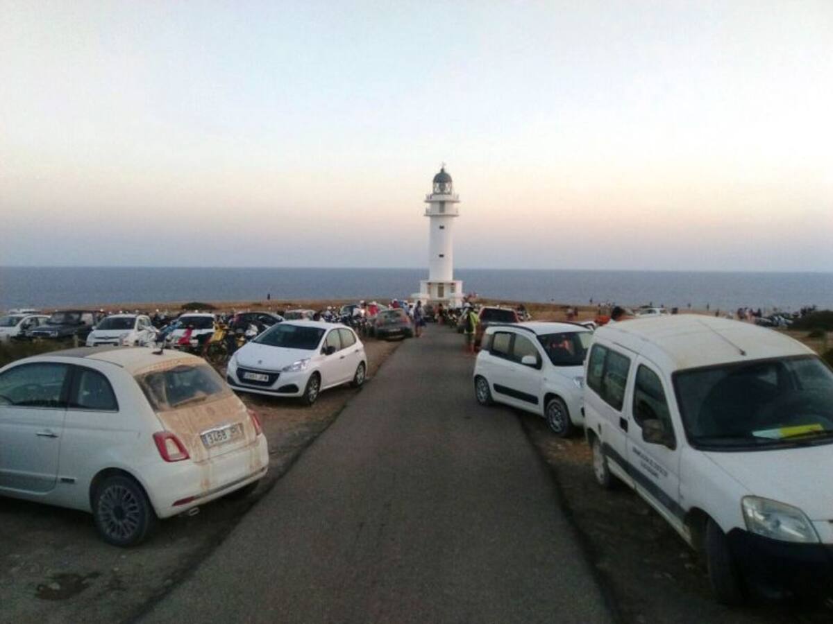 El Govern descarta limitar la entrada de vehículos en todas las islas