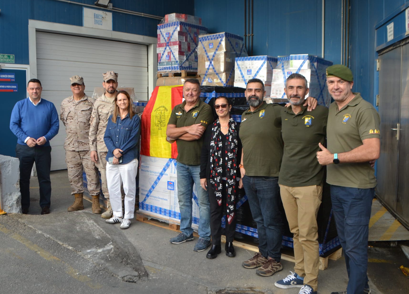 UBAGO Group en el momento de la entrega a la Asociación de Veteranos Boinas Verdes de la Fuerza de Infantería de Marina de San Fernando (Cádiz)