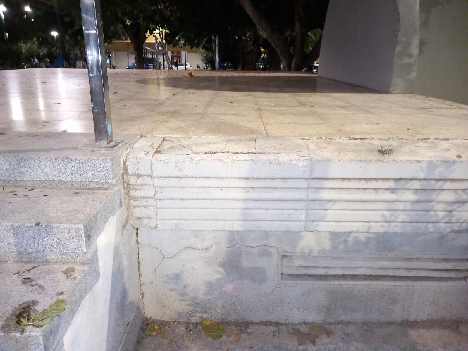 Escenario de la plaza del Padre Ángel en Ciudad de Asís