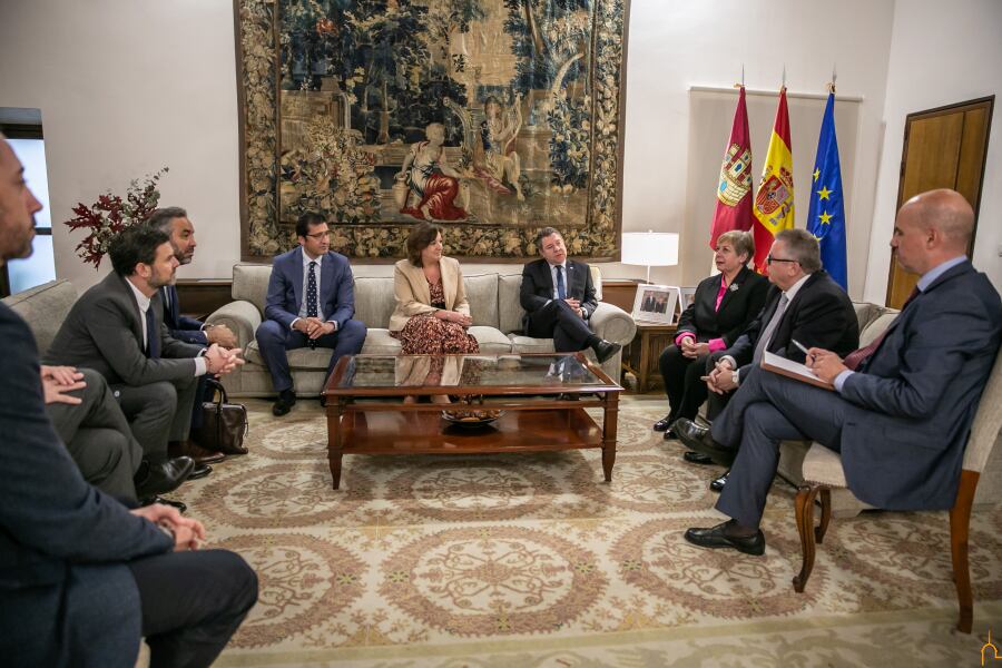 Responsables de la multinacional Ima Ibérica se han reunido en el Palacio de Fuensalida con el presidente de Castilla La Mancha, Emiliano García Page