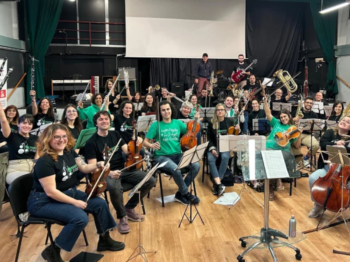 Entrevistamos a Marina Cruz y José Ángel Quintana, miembros de la orquesta 'Profes por la pública'