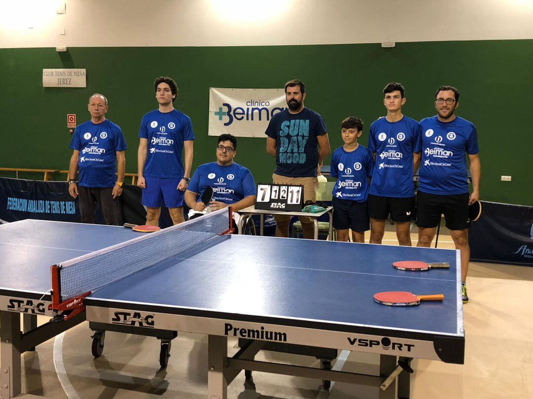 El equipo jerezano de tenis de Mesa antes de comenzar el partido