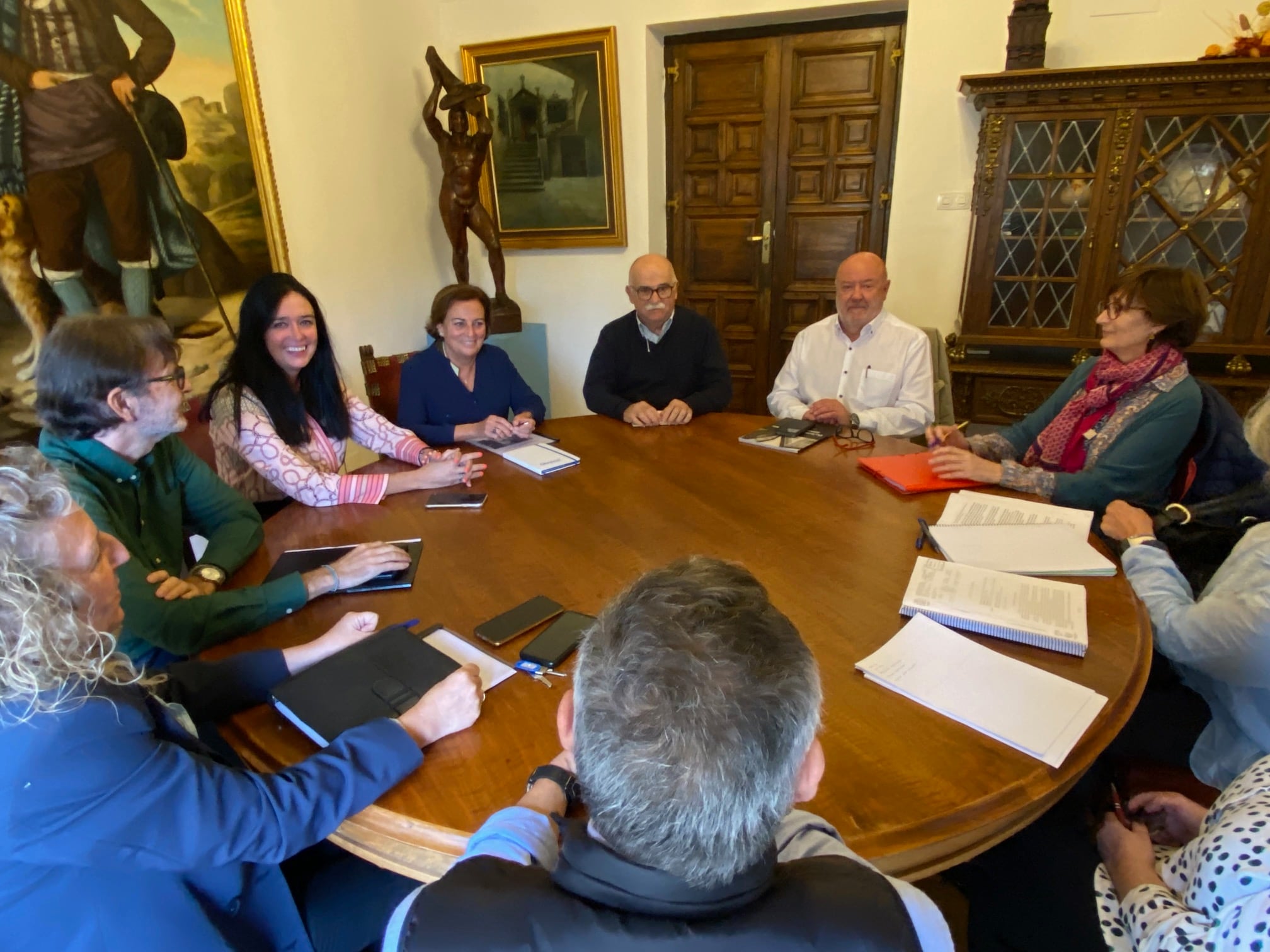 Reunión en la alcaldía de Huesca para tratar el tema del Seminario