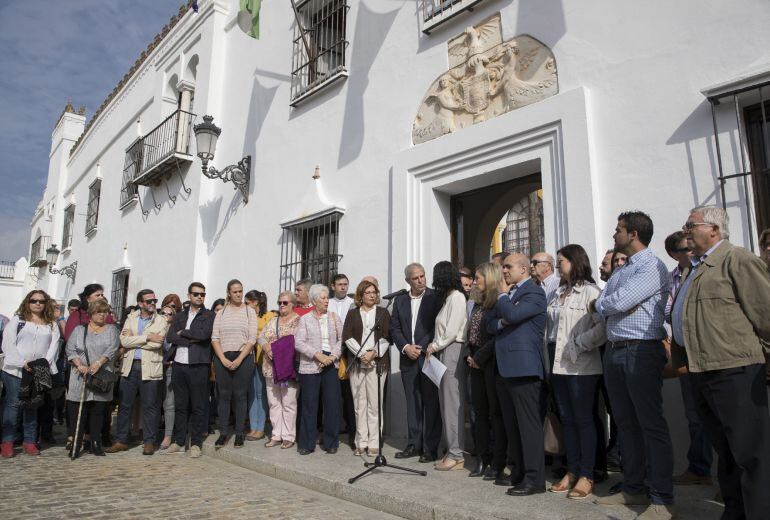 Los vecinos de Olivares (Sevilla) se concentraron en recuerdo de la víctima tras su asesinato en 2016