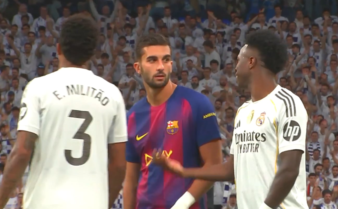 Vinicius y Ferran Torres, durante el Real Madrid-FC Barcelona de LaLiga