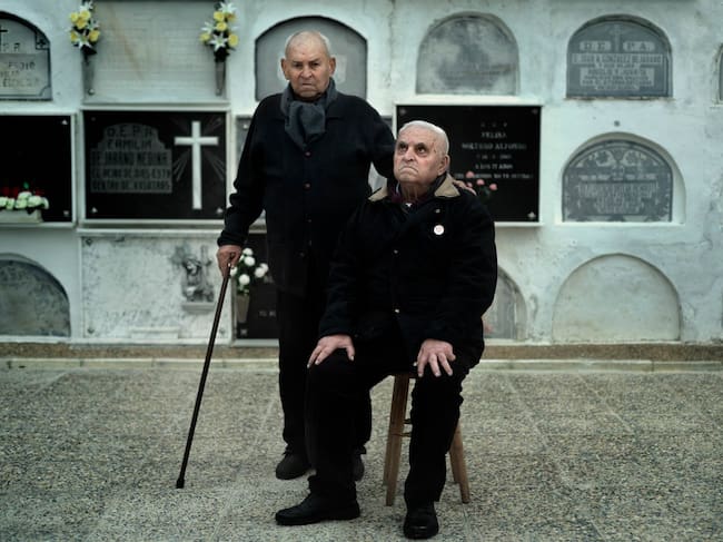 Los hermanos Juan y Manuel Rodríaguez Castilla, cementerio de Hinojos, 2021