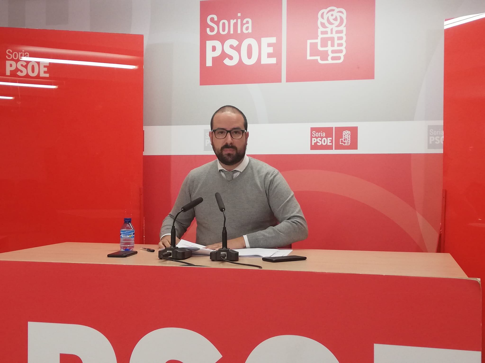 Ángel Hernández, procurador socialista soriano, en rueda de prensa.