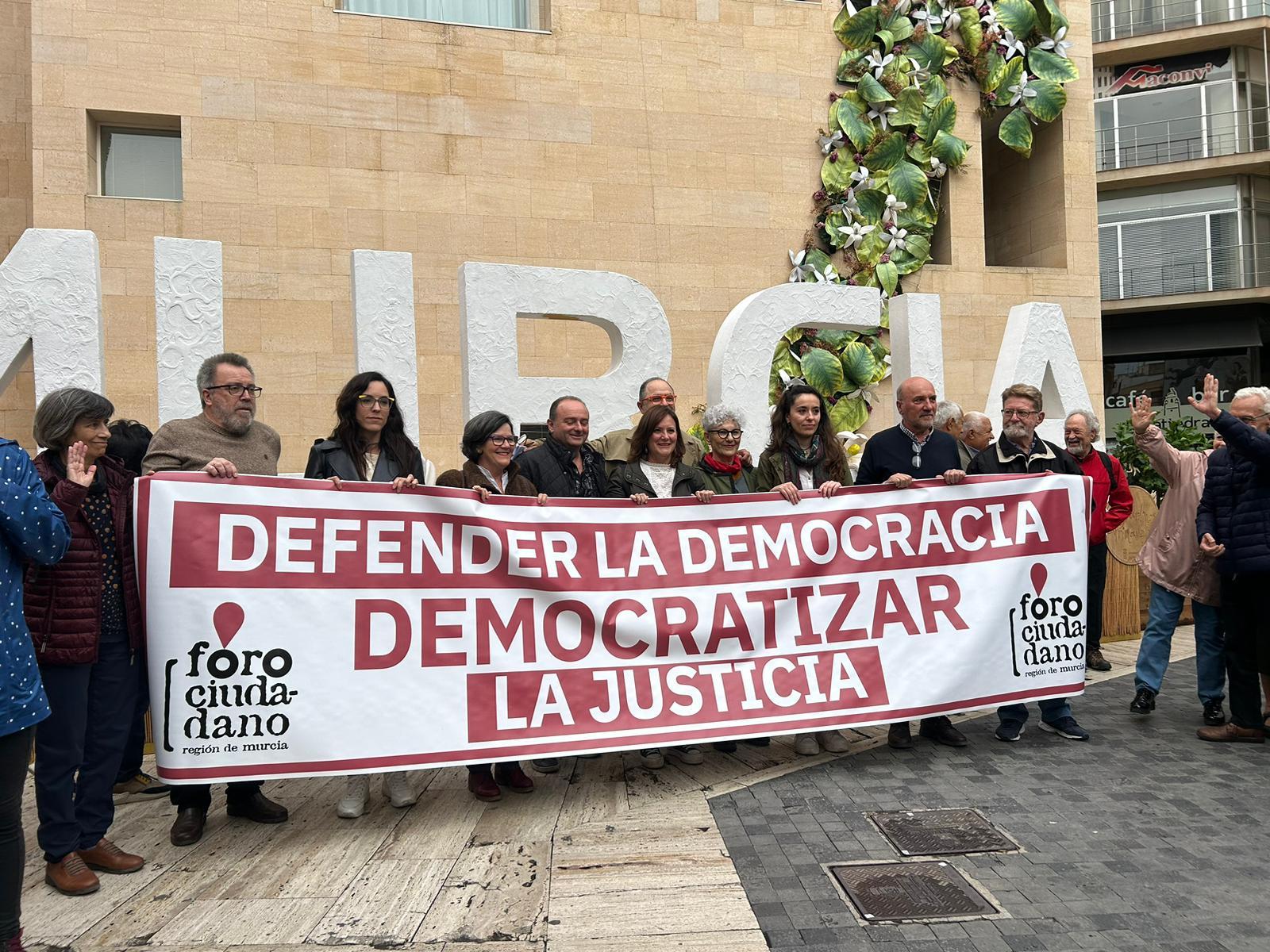 Concentración en Murcia del Foro ciudadano