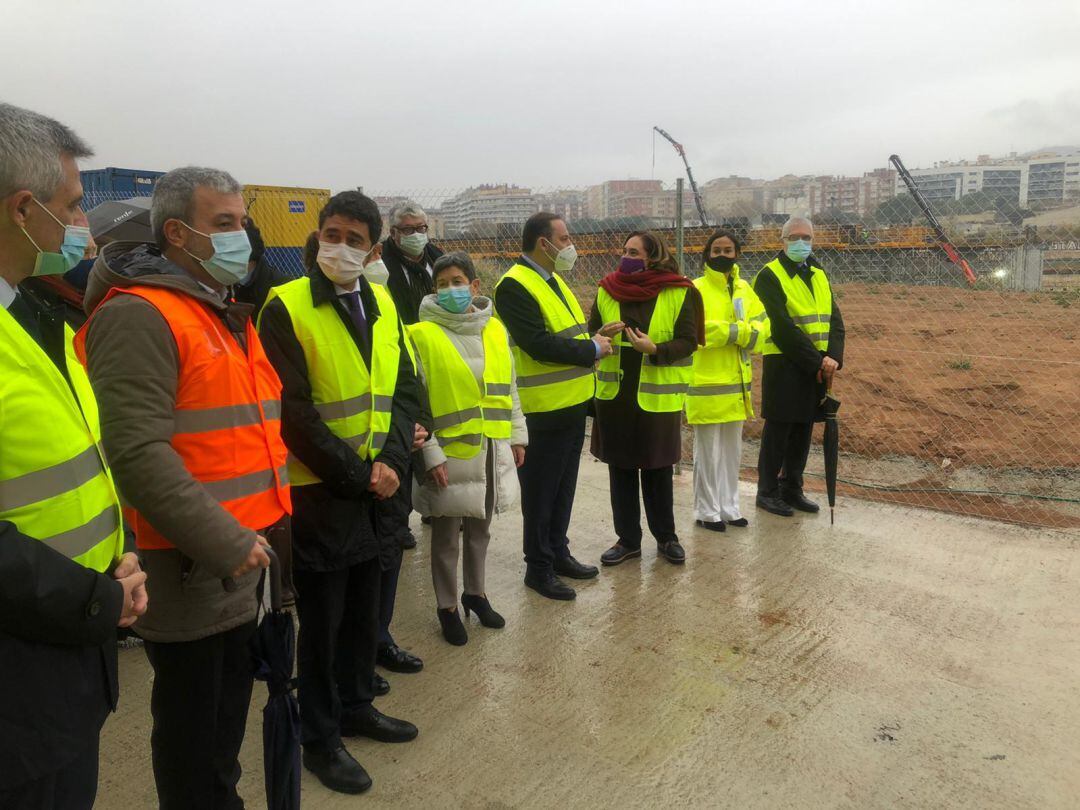 Responsables del ministeri de Transports, el departament de Territori i l'Ajuntament de Barcelona en una visita d'obres a la Sagrera.