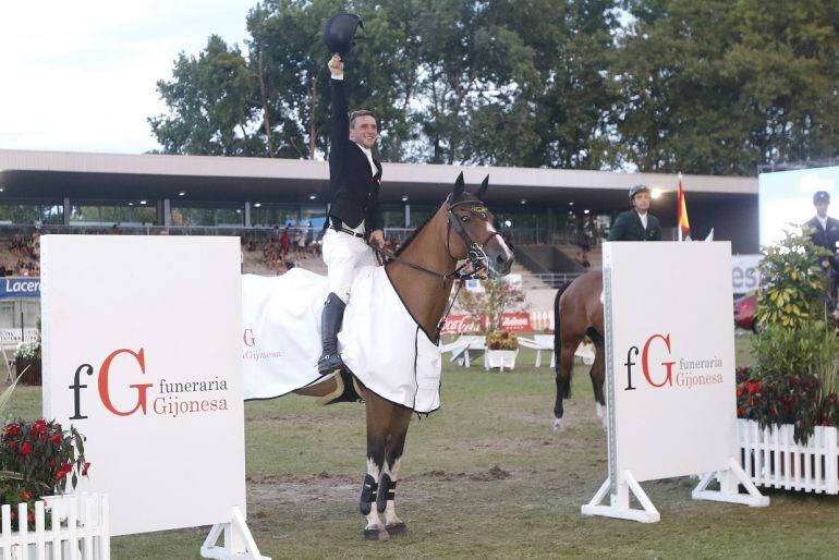 Howley celebra la victoria en el Gran Premio de Gijón