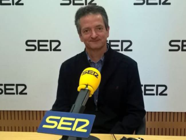 José María Mollinedo, secretario general de Gestha, en los estudios de Radio Murcia. Foto archivo