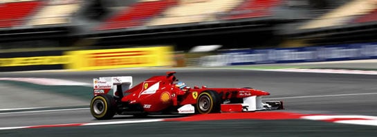 El piloto español de Fórmula Uno, Fernando Alonso, de Ferrari conduce su Ferrari en Montmeló